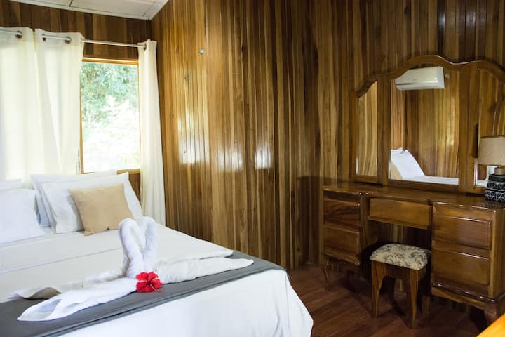 chumba cha pili, Kitanda aina ya Queen 