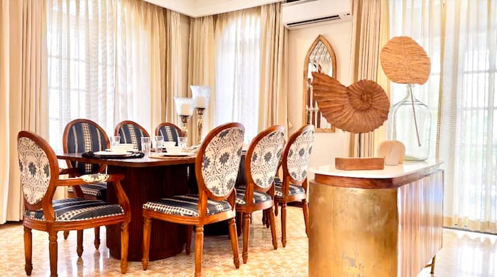 Dining area image 1