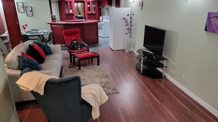 Entire Spacious Apartment With Separate Entrance. - Oshawa