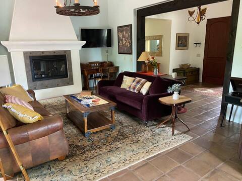 Maria's Retreat - Walking distance to the Resort!