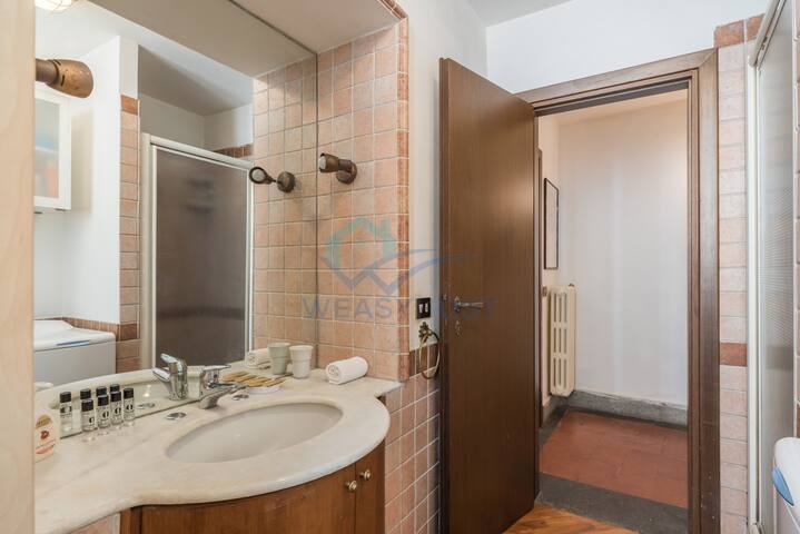 Warm nest in the old building of Piazza Navona gallery image 4