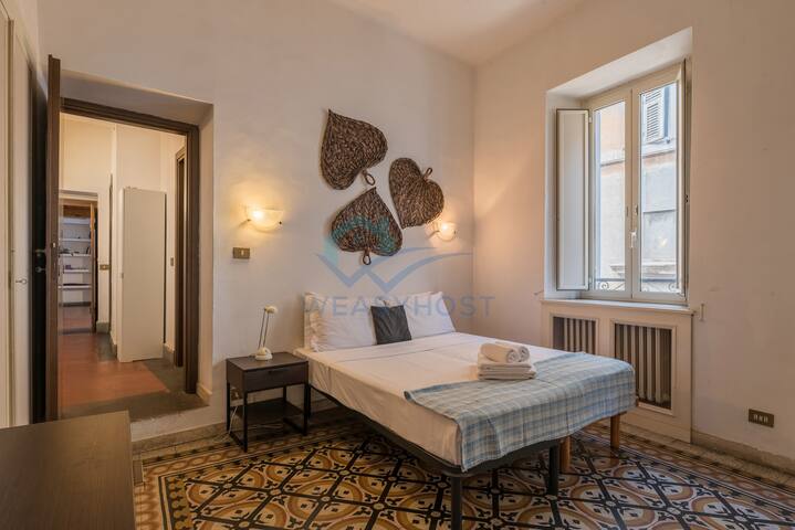 Warm nest in the old building of Piazza Navona gallery image 5