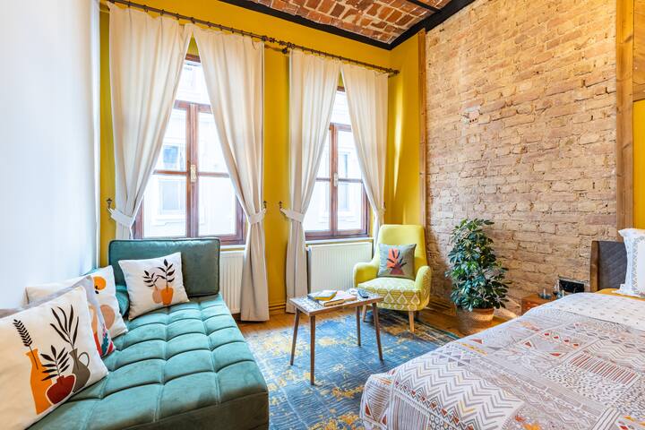 Luxury 3BR Apt. w/ Galata Tower View, A/C, Netflix gallery image 4