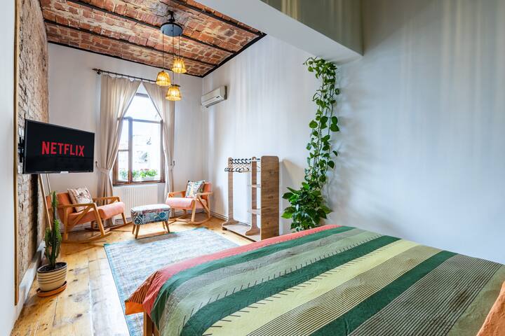 Luxury 3BR Apt. w/ Galata Tower View, A/C, Netflix gallery image 5
