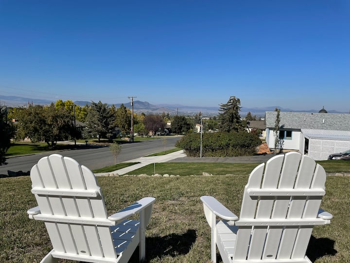 Centrallylocated studio apartment with a view! Guest suites for Rent