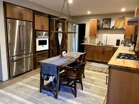 Country cool 3bed suite, 3 miles from Chagrin!