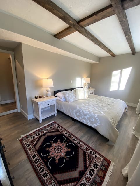 Country cool 3bed suite, 3 miles from Chagrin!