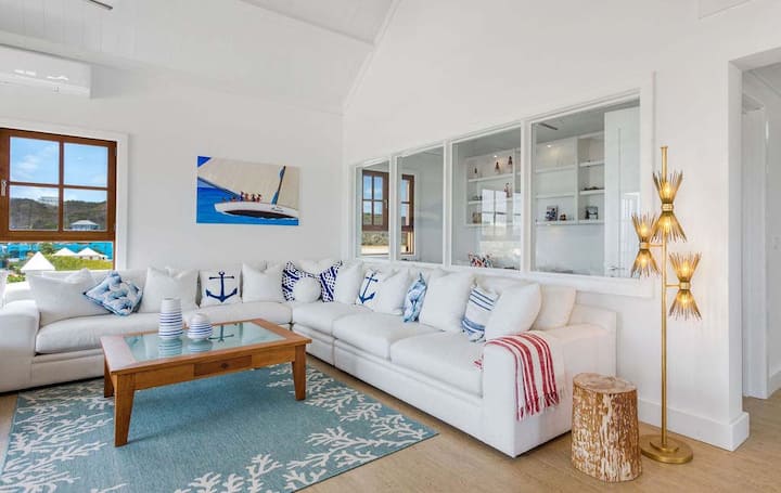 Villa Pastiche2, 3bdr Penthouse, Walk 2 Beaches - Anguilla