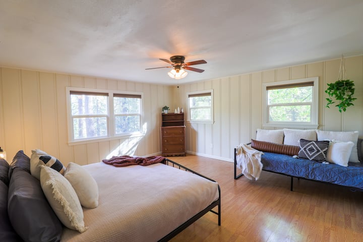 Primary Bedroom - furnished with a King Bed and Twin Daybed