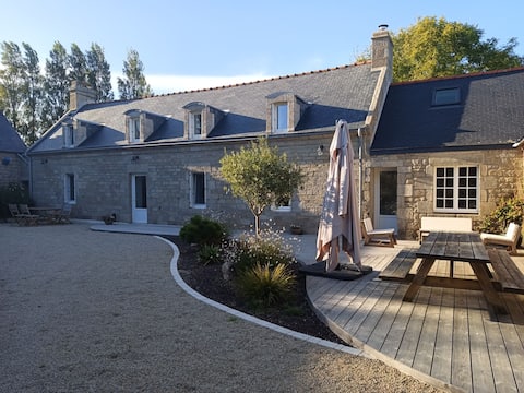 House 300 m from the sea with inner courtyard.