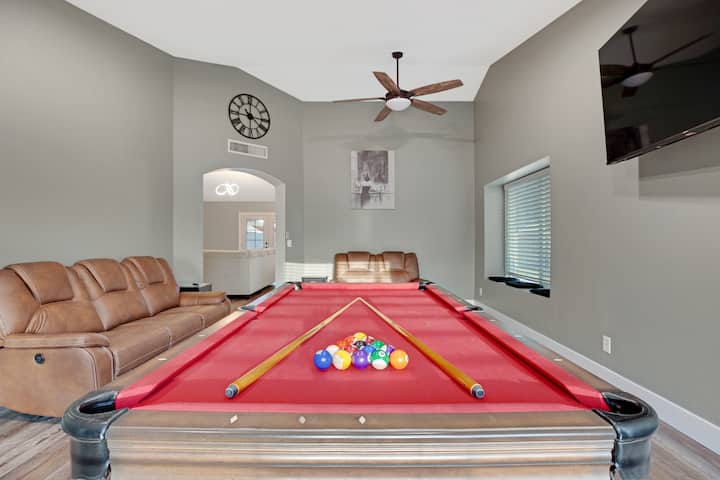 Lux  Dt Gilbert/chandler W/ Pool Table-pool-park - Gilbert, AZ