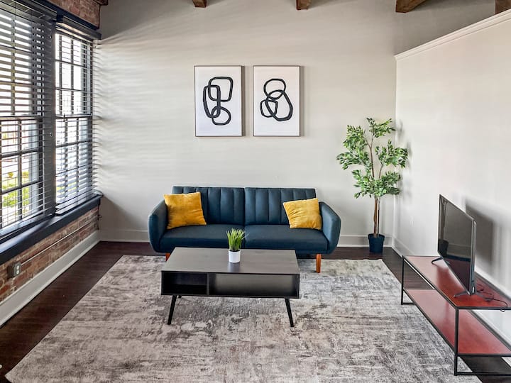 Modern, Industrial Loft in EaDo by Arts District Apartments for Rent