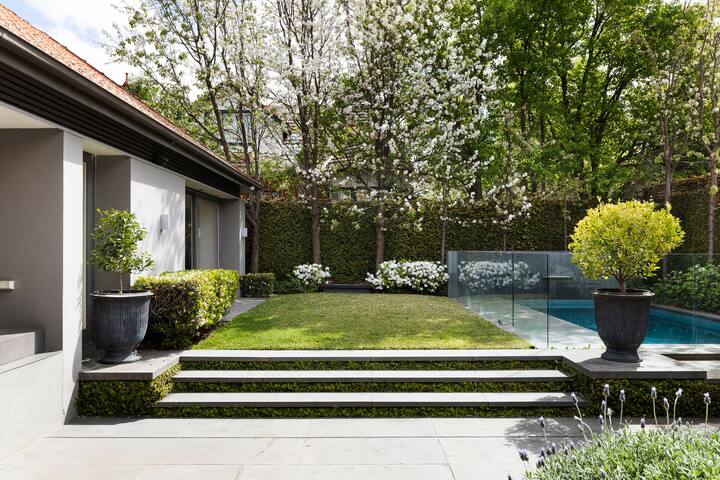 Luxury 4 bedroom home with pool gallery image 5