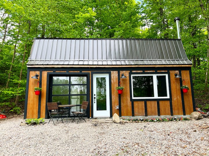 Cozy and newly renovated four season cottage Cottages for Rent in