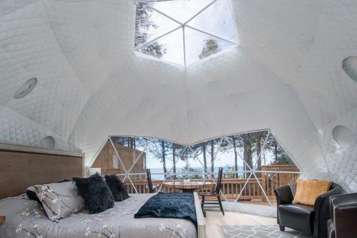 Glamping plus, lake front, hot tub, private