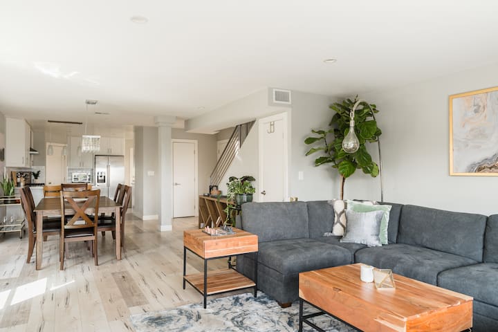 Bright & Spacious 3BR Home in Pacific Beach gallery image 2