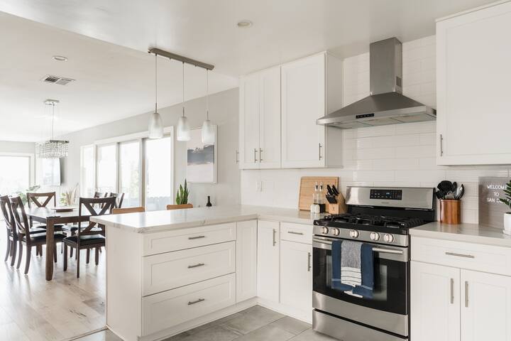 Bright & Spacious 3BR Home in Pacific Beach gallery image 3