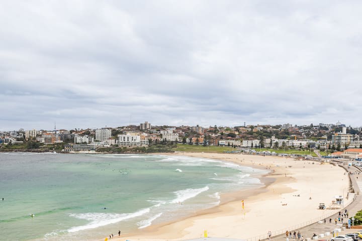 Penthouse Apartment in North Bondi with Beach View gallery image 3