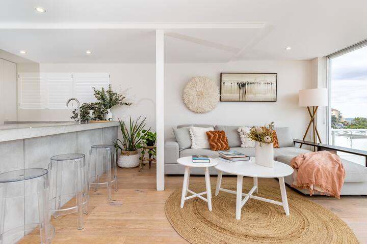 Penthouse Apartment in North Bondi with Beach View gallery image 5