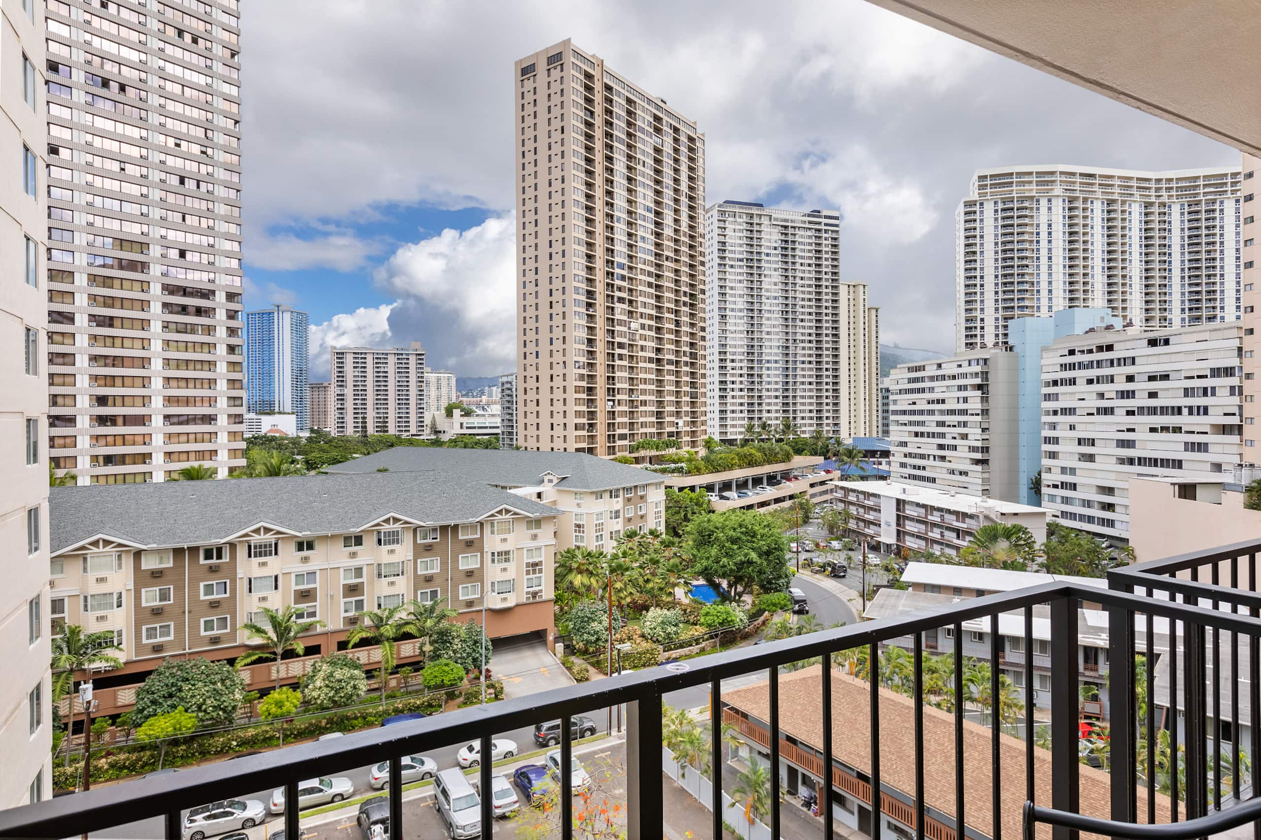 Condo in Honolulu · ★4.76 · 1 bedroom · 1 bed · 1 shared bath - Image 19