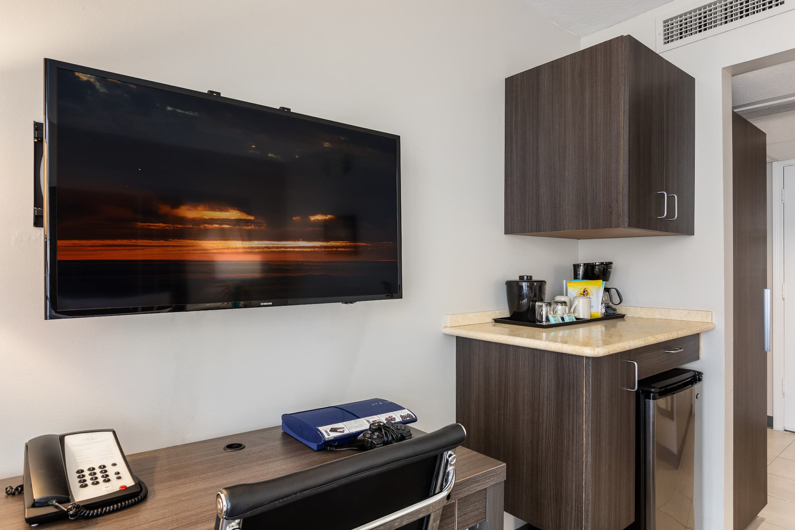 Condo in Honolulu · ★4.76 · 1 bedroom · 1 bed · 1 shared bath - Image 11