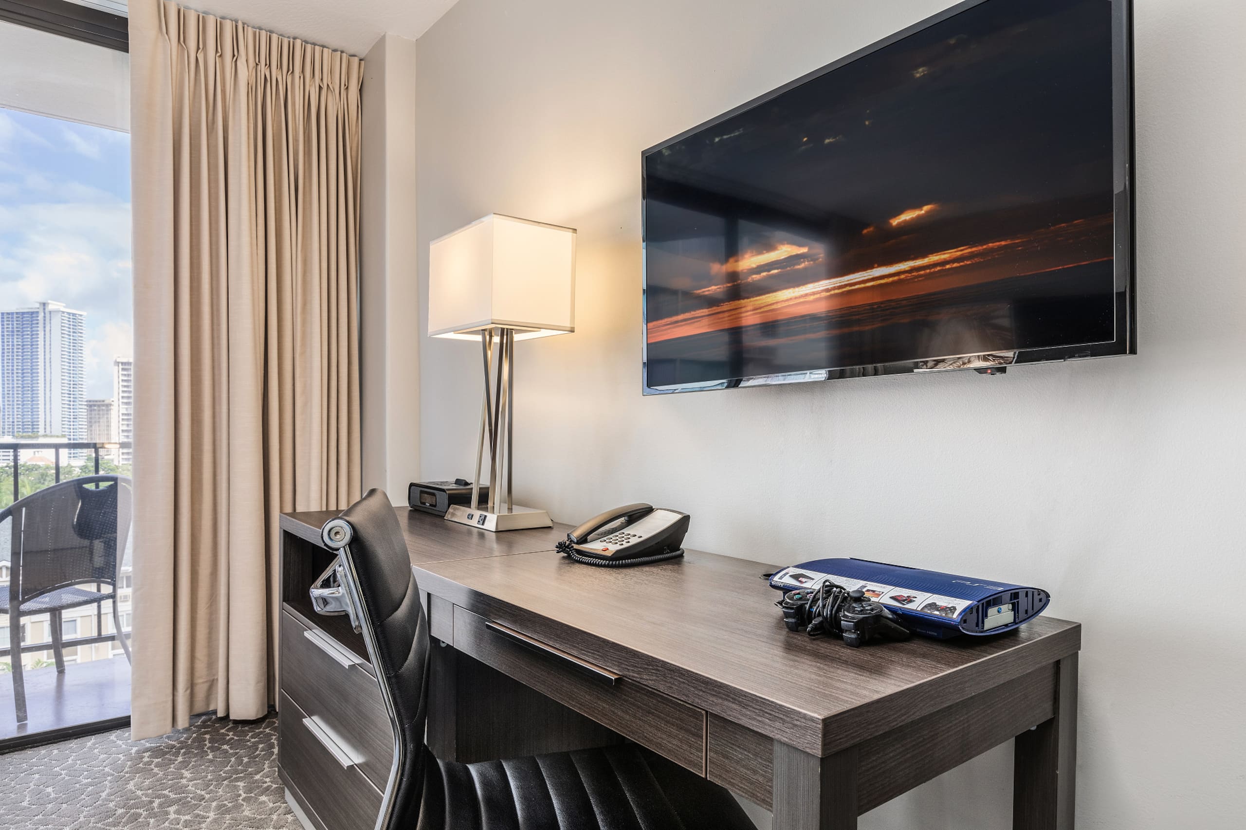 Condo in Honolulu · ★4.76 · 1 bedroom · 1 bed · 1 shared bath - Image 12