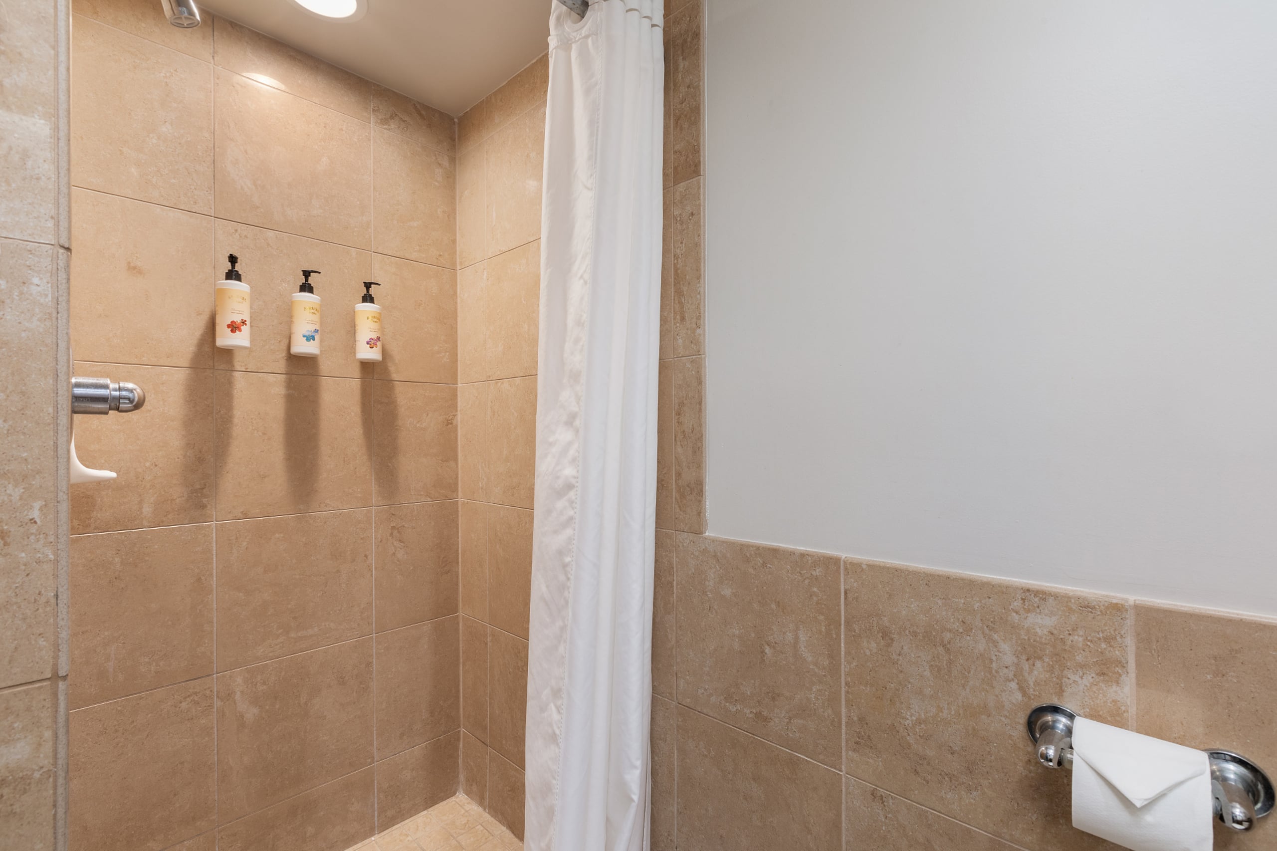 Condo in Honolulu · ★4.76 · 1 bedroom · 1 bed · 1 shared bath - Image 22