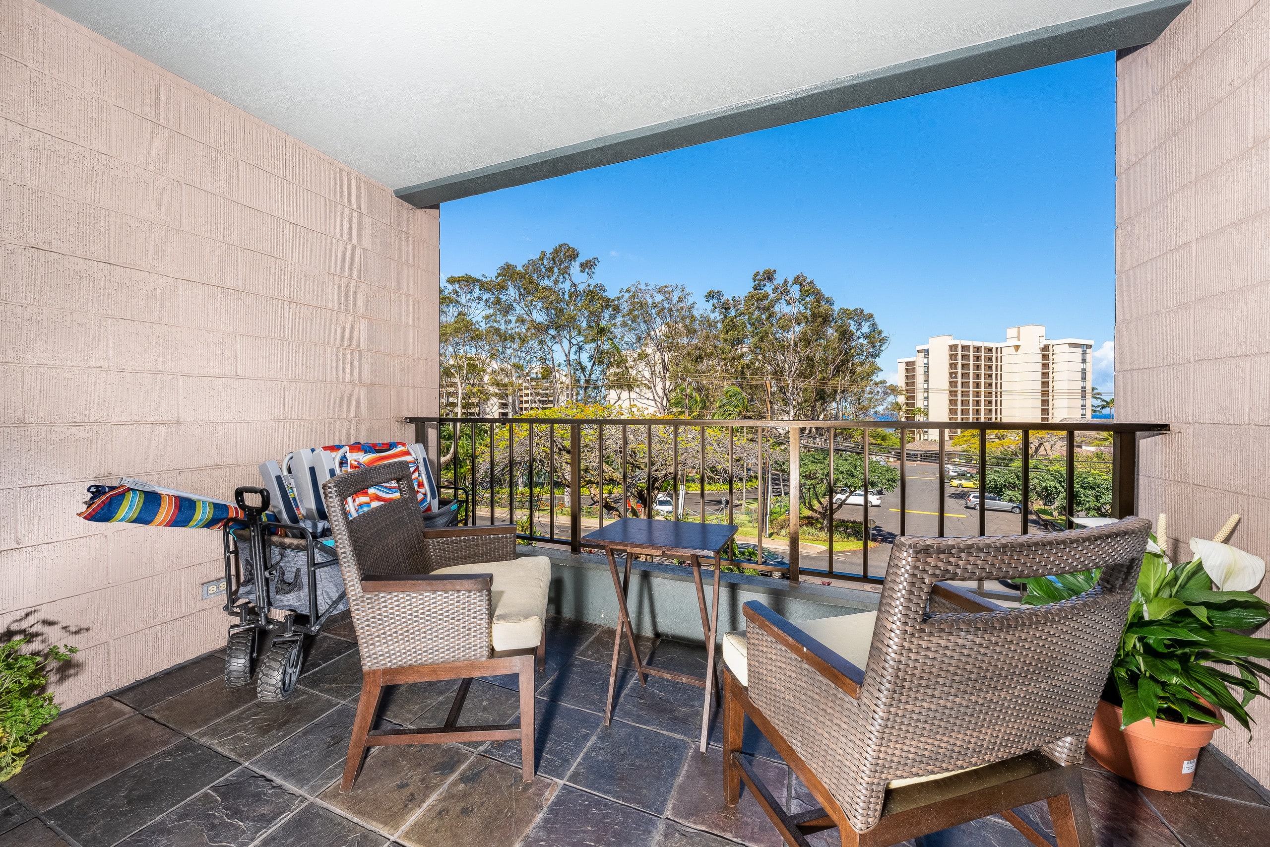 Condo in Lahaina · ★4.81 · 2 bedrooms · 3 beds · 2 baths - Image 36