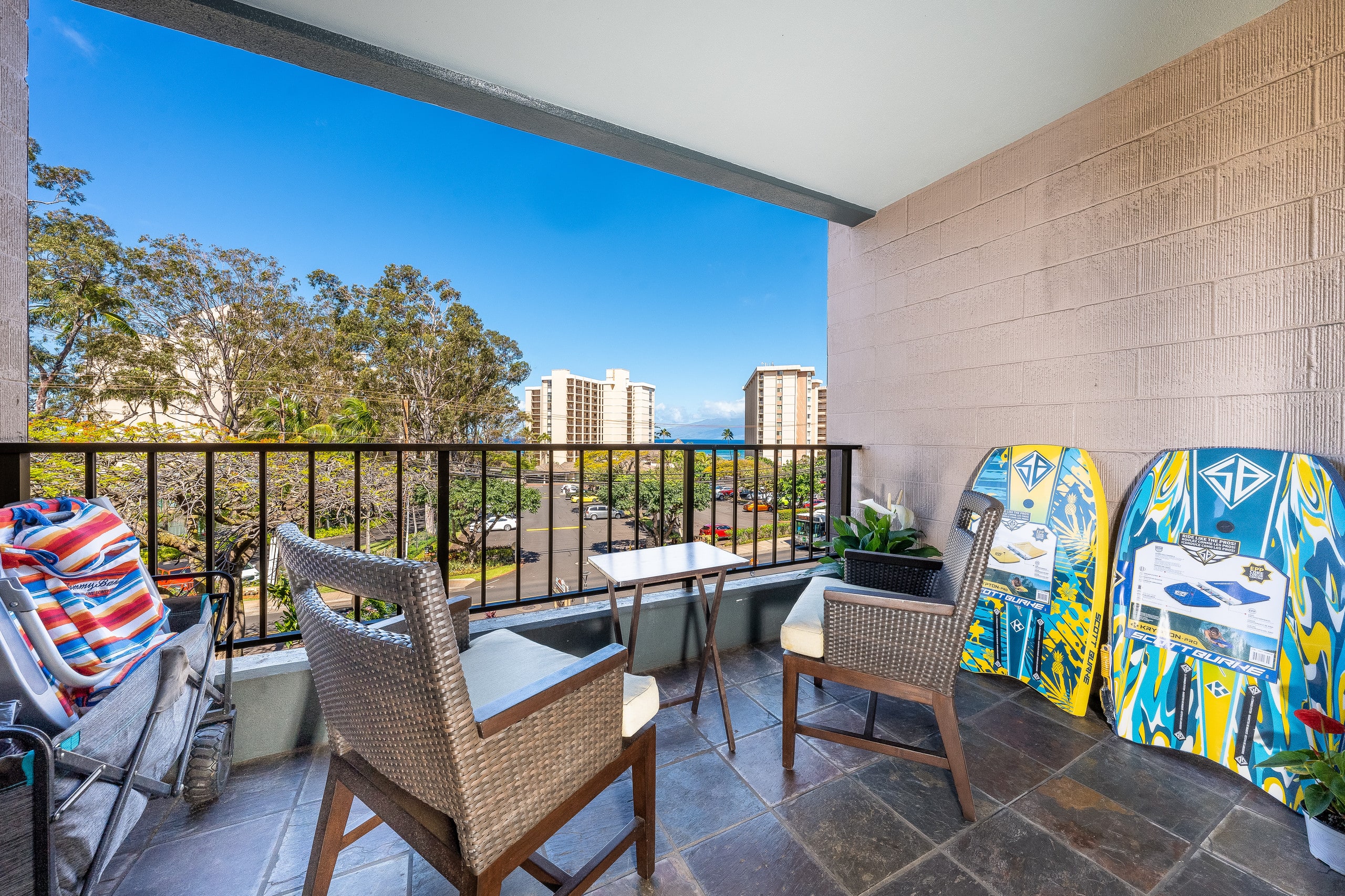Condo in Lahaina · ★4.81 · 2 bedrooms · 3 beds · 2 baths - Image 37