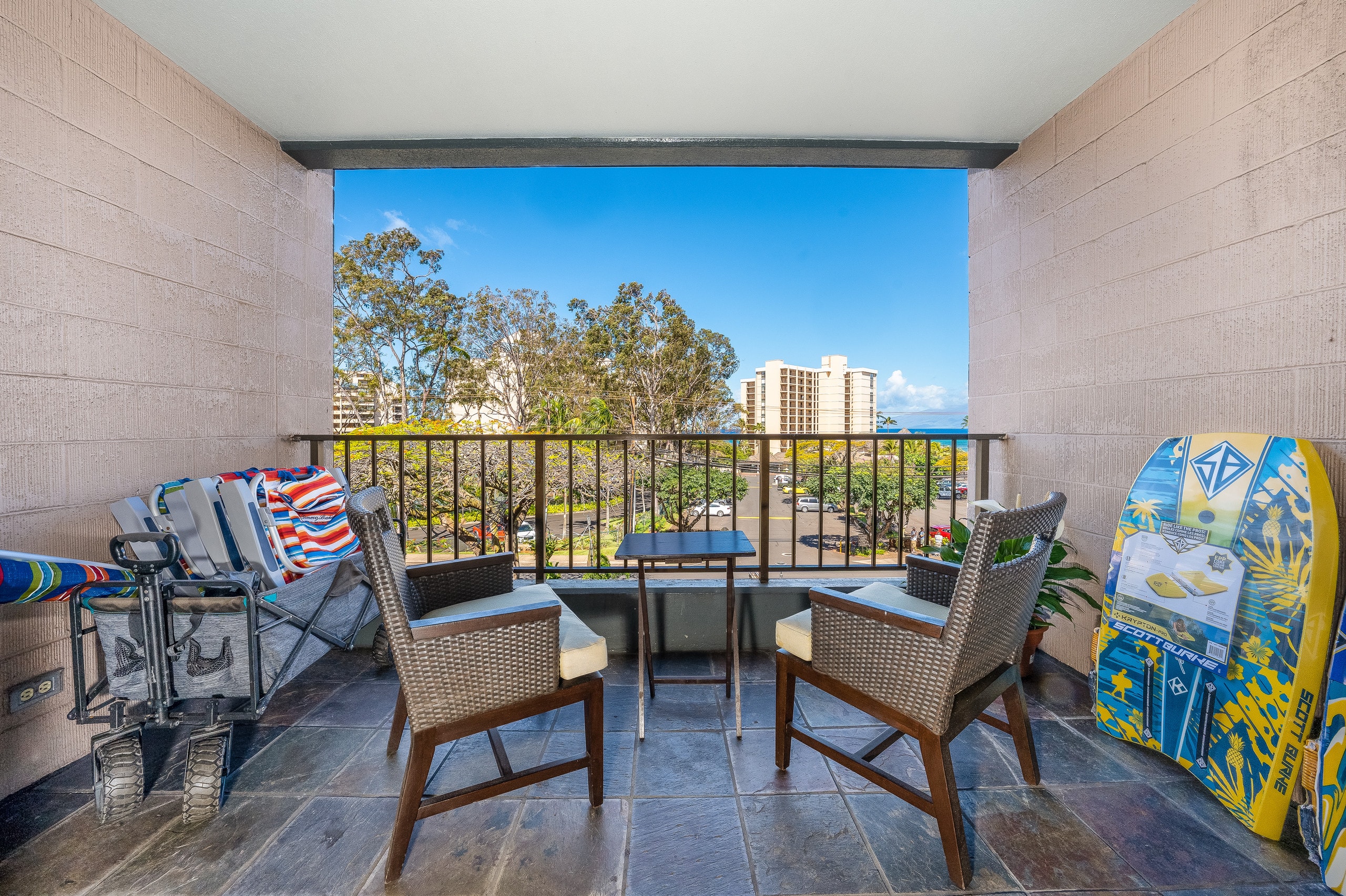 Condo in Lahaina · ★4.81 · 2 bedrooms · 3 beds · 2 baths - Image 34