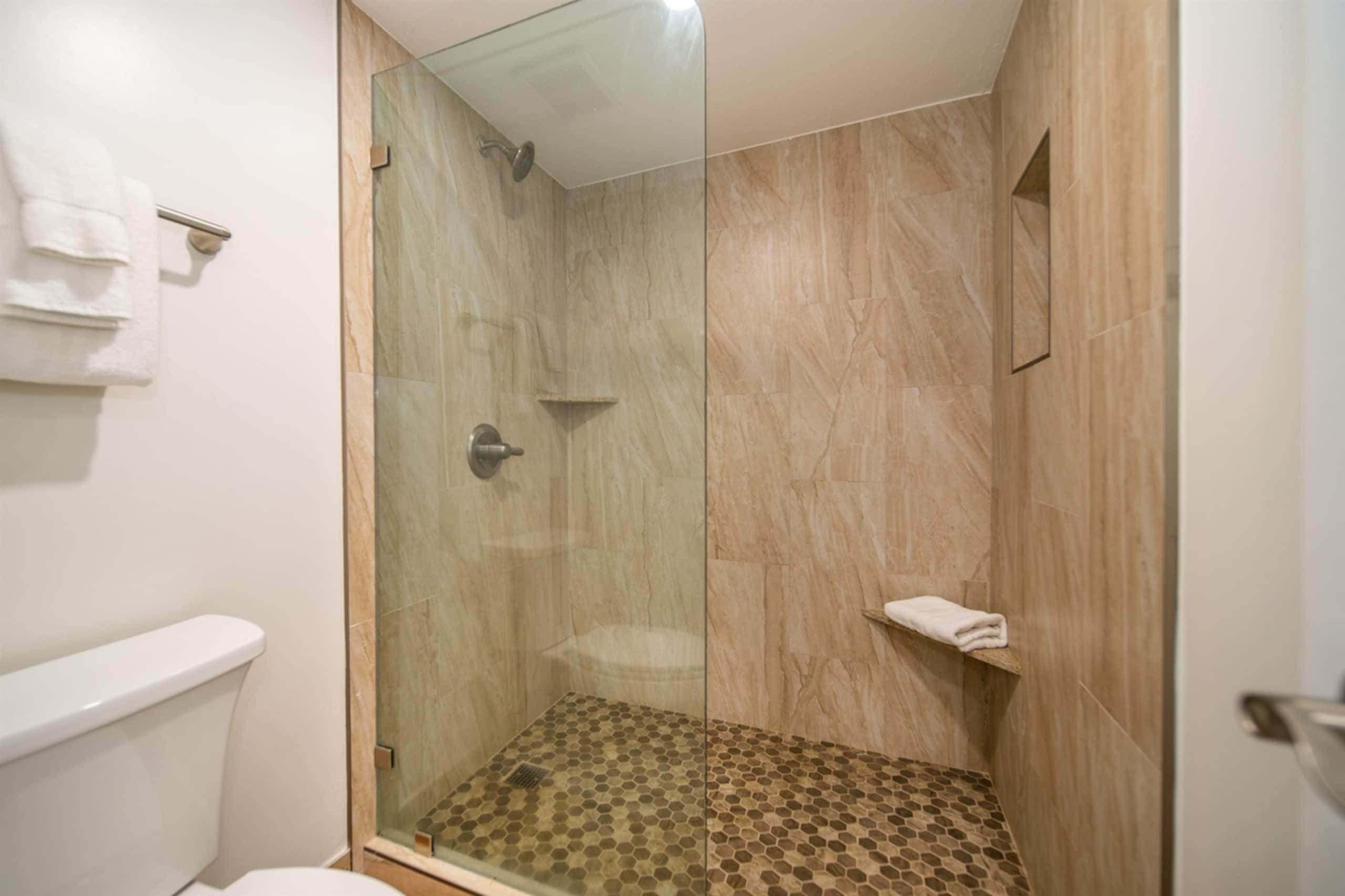 Condo in Lahaina · ★4.93 · 1 bedroom · 3 beds · 1 private bath - Image 19