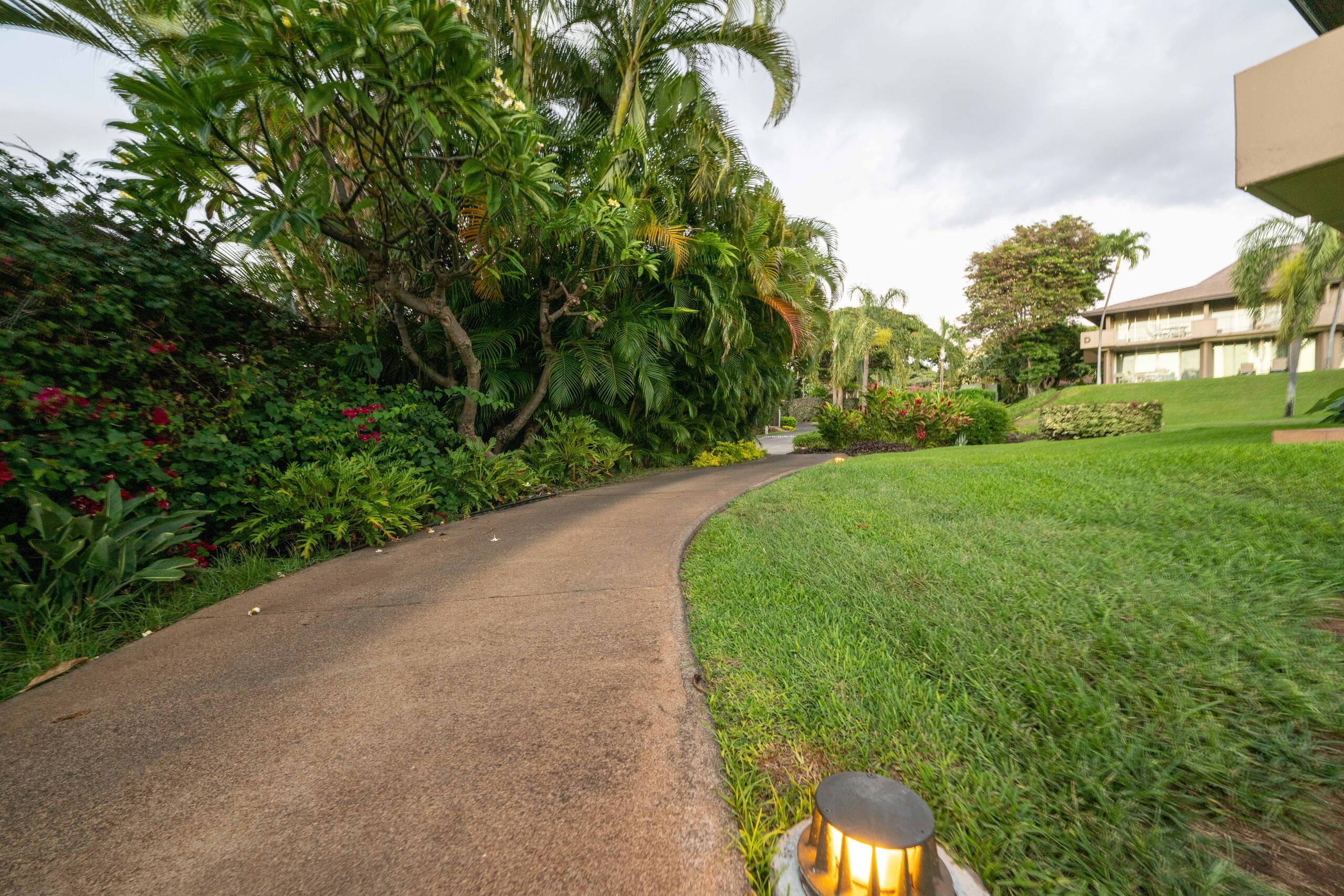 Condo in Lahaina · ★4.93 · 1 bedroom · 3 beds · 1 private bath - Image 40