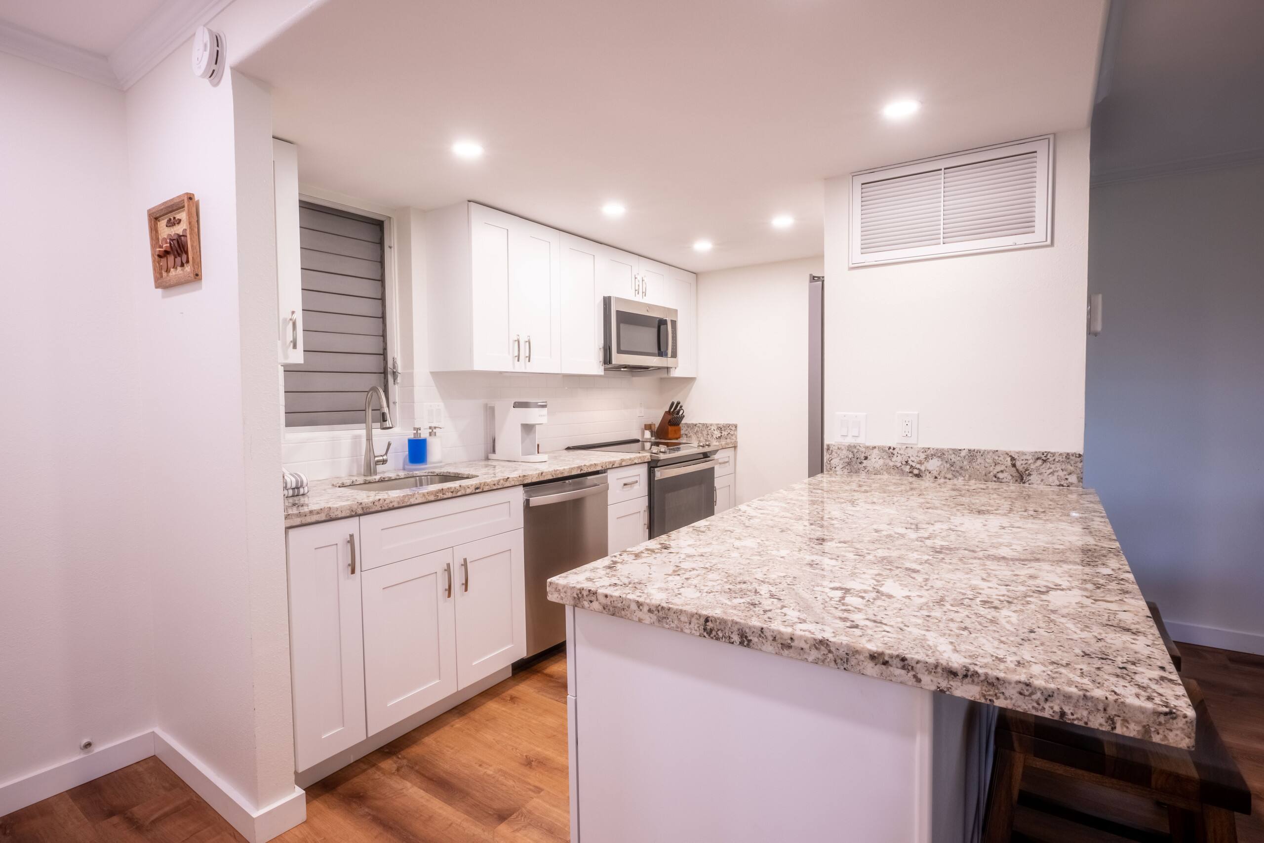 Condo in Lahaina · ★4.93 · 1 bedroom · 3 beds · 1 private bath - Image 6