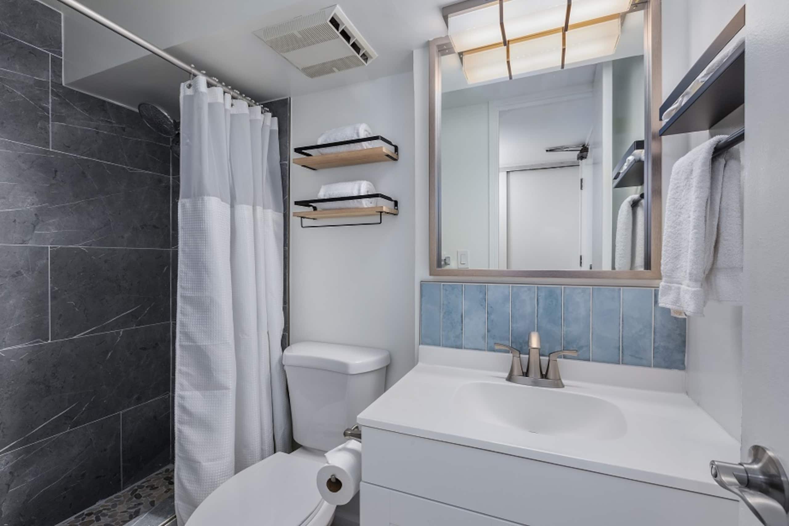 Condo in Honolulu · ★4.89 · 1 bedroom · 1 bed · 1 bath - Image 16