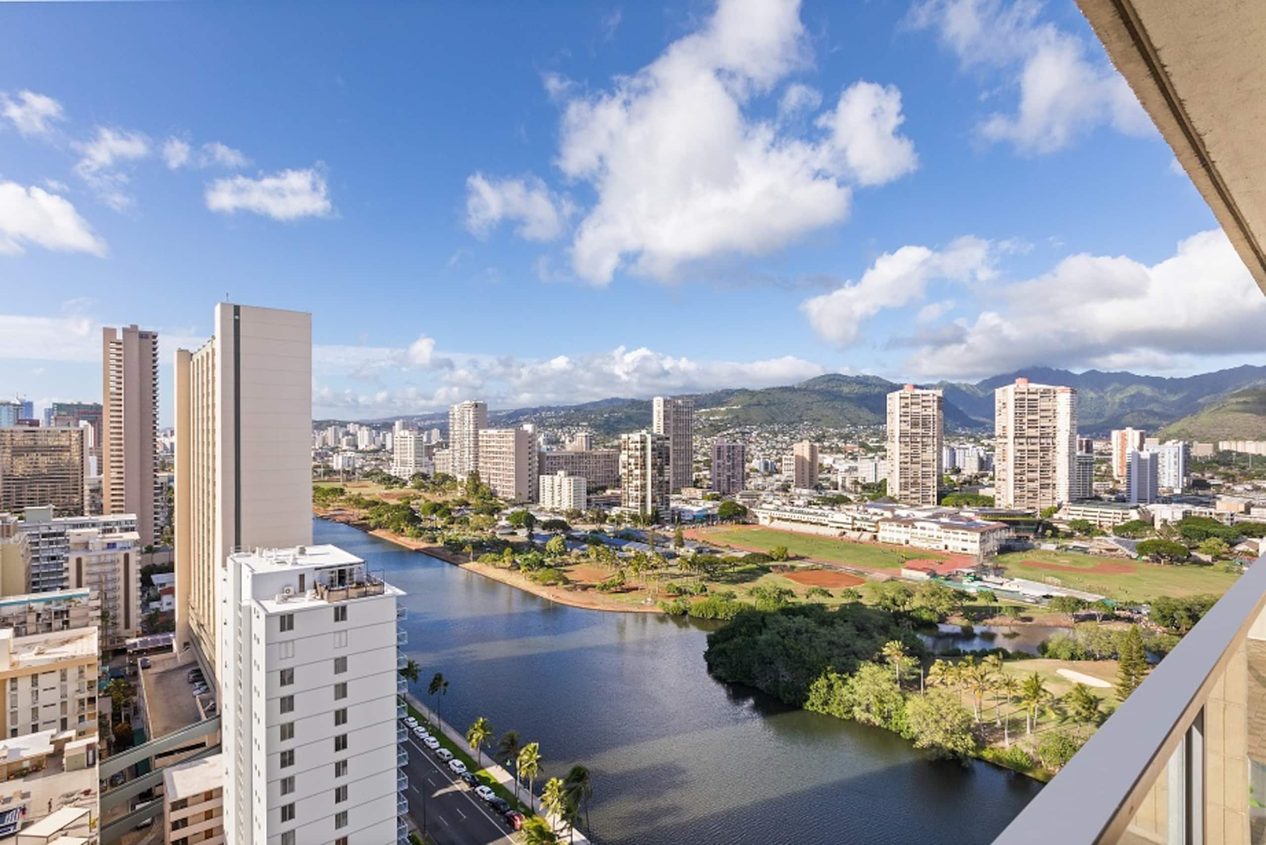 Condo in Honolulu · ★4.89 · 1 bedroom · 1 bed · 1 bath - Image 7