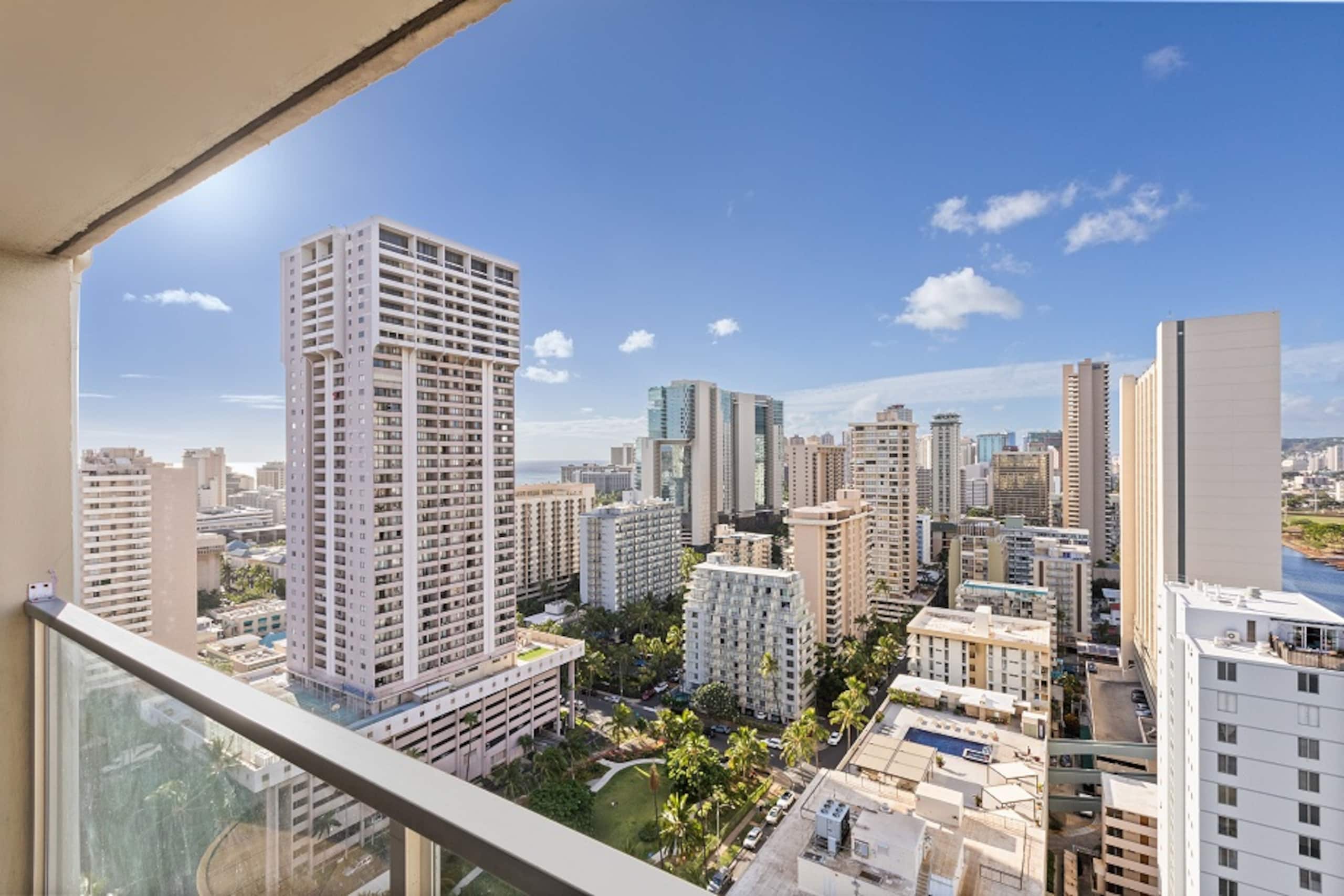 Condo in Honolulu · ★4.89 · 1 bedroom · 1 bed · 1 bath - Image 6