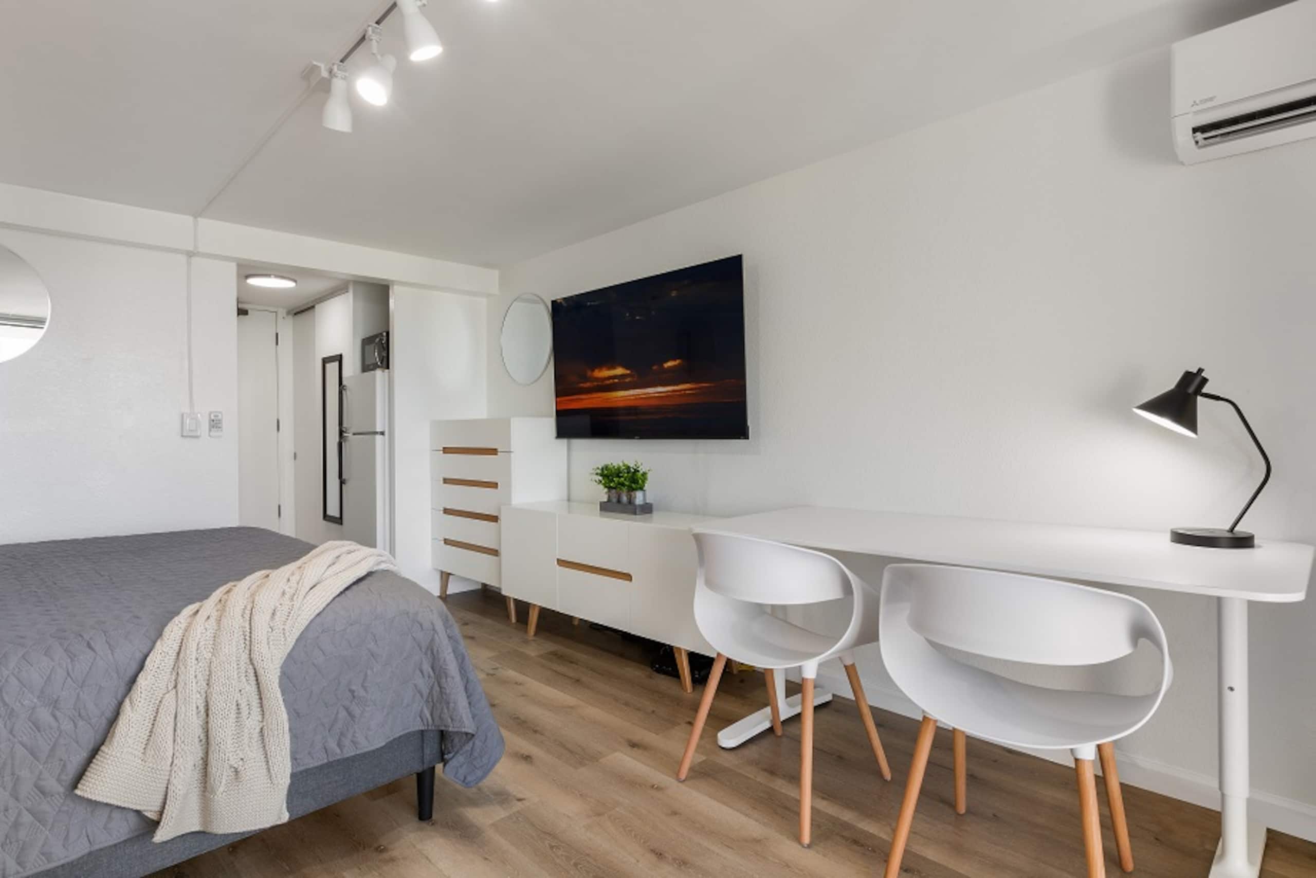 Condo in Honolulu · ★4.89 · 1 bedroom · 1 bed · 1 bath - Image 12