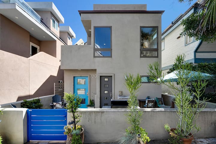 Modern Sandcastle 4bedRM/ 3.5 bath/AC by the Sea