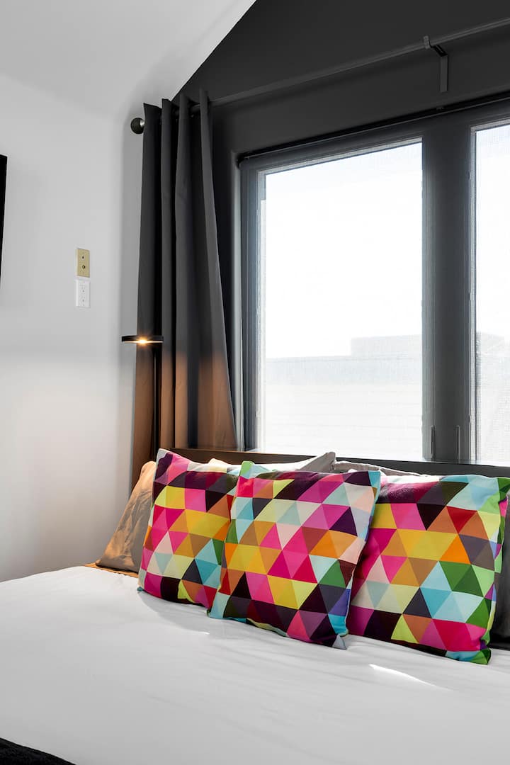 Вашата стилска оаза покрај плажа.