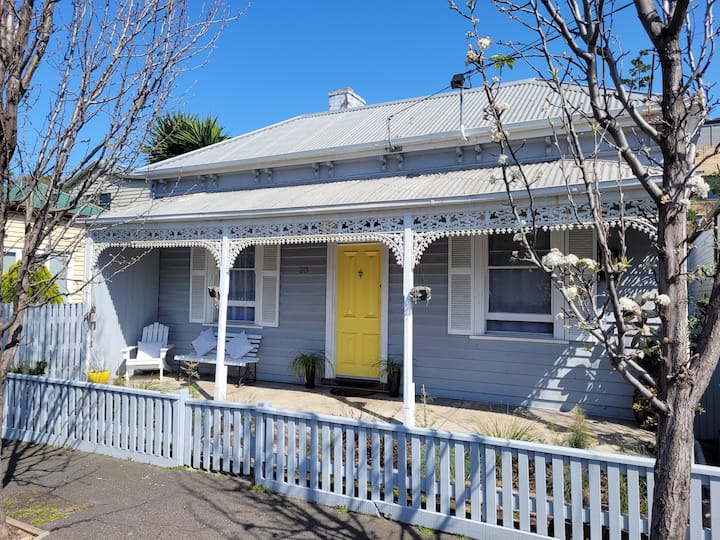 Charming Seddon Cottage 6km from Melbourne Houses for Rent in