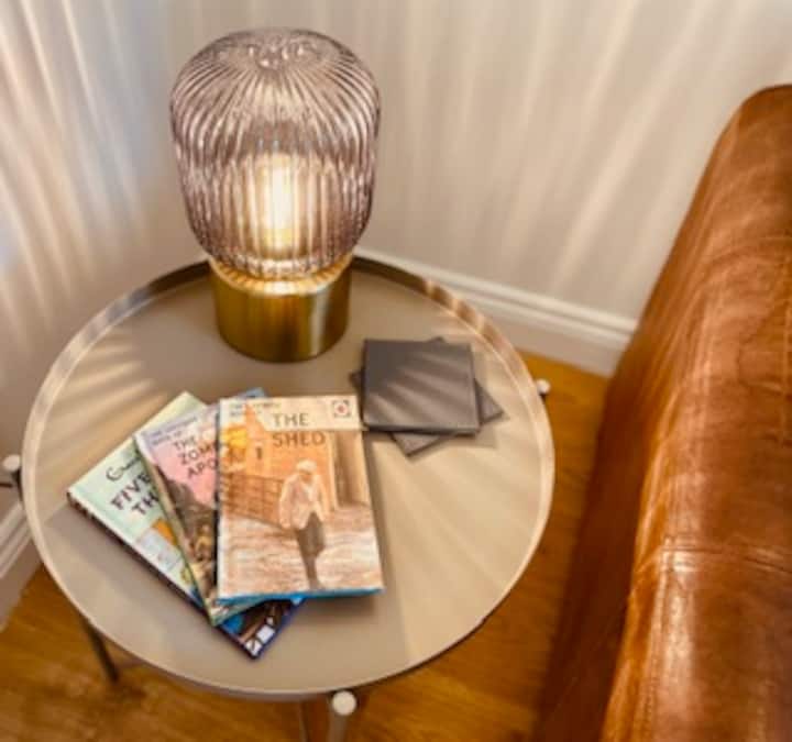 5* Cotswolds Townhouse, 3 Bedrooms, 2 X Parking - Witney