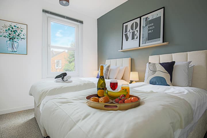 Spavaća soba 3 ima udoban zip link krevet koji je prema zadanim postavkama konfiguriran kao dva kreveta za jednu osobu ili se može spojiti kako bi na zahtjev bio bračni krevet