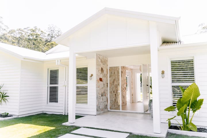 Hidden Gem on private 1.5 acres