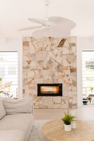 Hidden Gem on private 1.5 acres gallery image 3