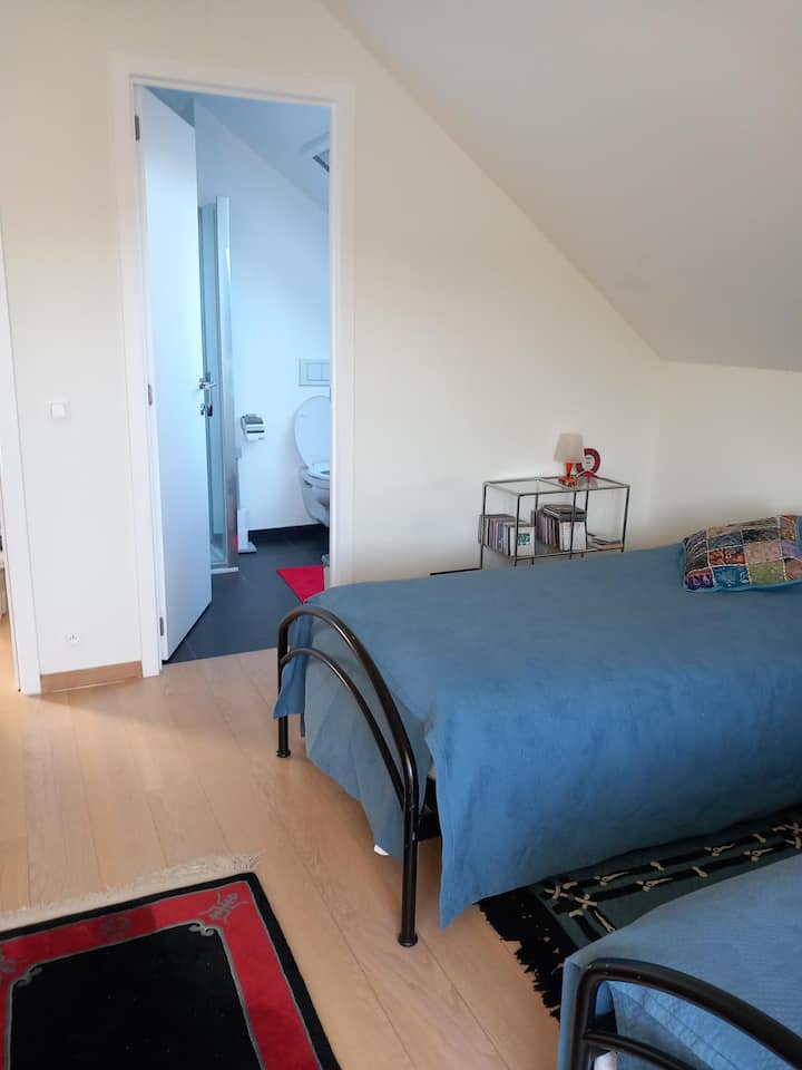 საძინებელი და მყუდრო ოთახი