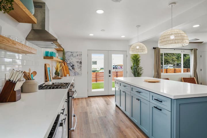 Spectacular Coastal Farmhouse 4BR in Ocean Beach!