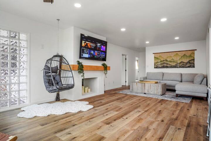 Spectacular Coastal Farmhouse 4BR in Ocean Beach! gallery image 3