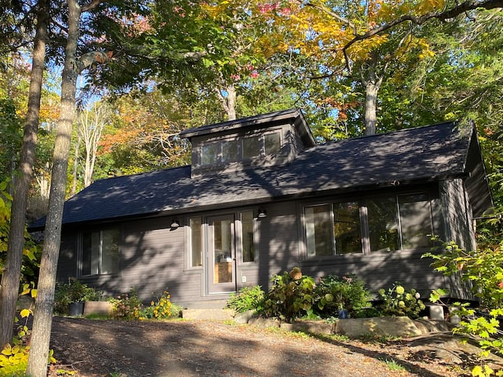 Lake Joseph Charming Guesthouse Guesthouses for Rent in Parry Sound