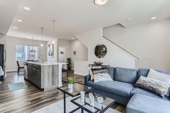 Modern 3-br Denver Stay That's Perfect For You! - Denver, CO
