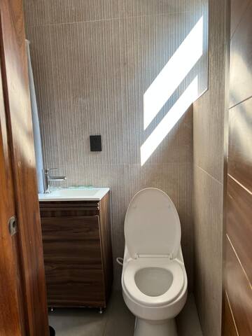 amplia casa acogedora con áreas verdes gallery image 5